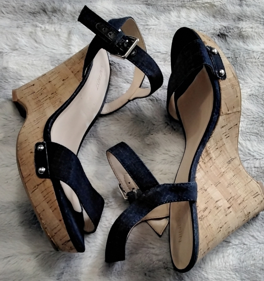 Nine West Strappy Blue Canvas Slingback Cork Heel. Size 8.5 M